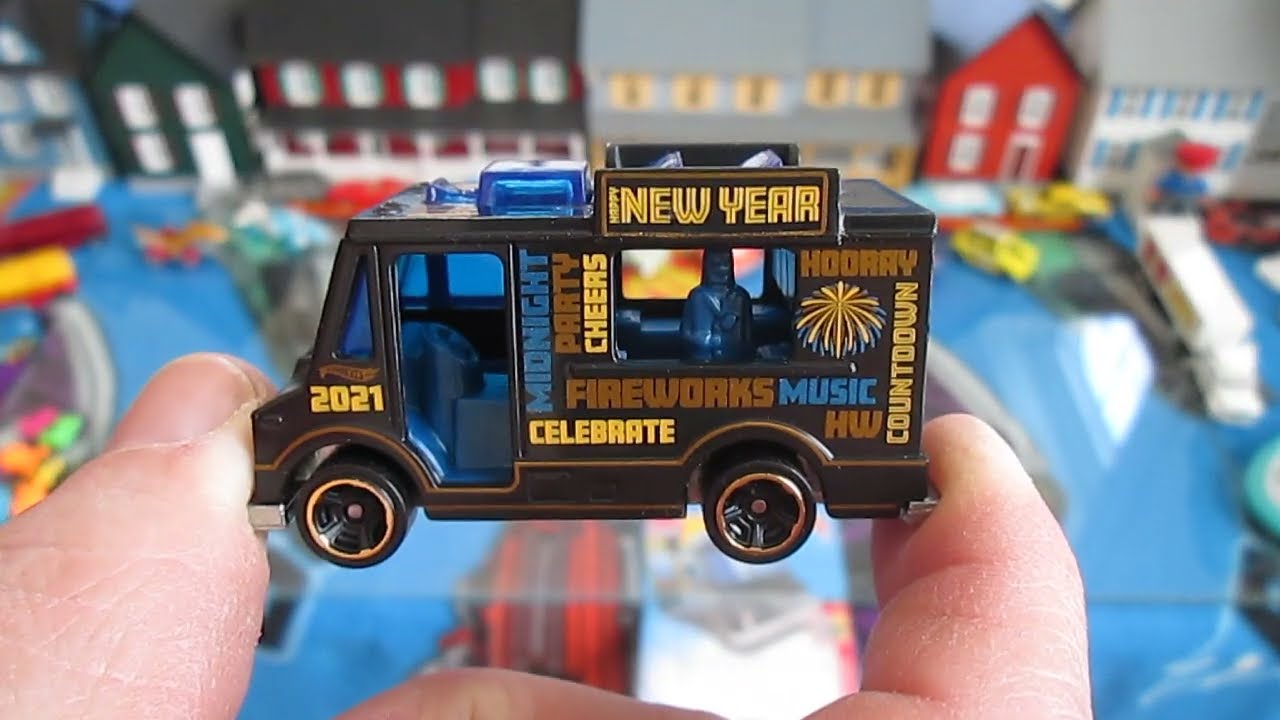 Happy New Year QUICK BITE - 2021 Hot Wheels Holiday Racers Food Truck - Toy Diecast Unboxing Review