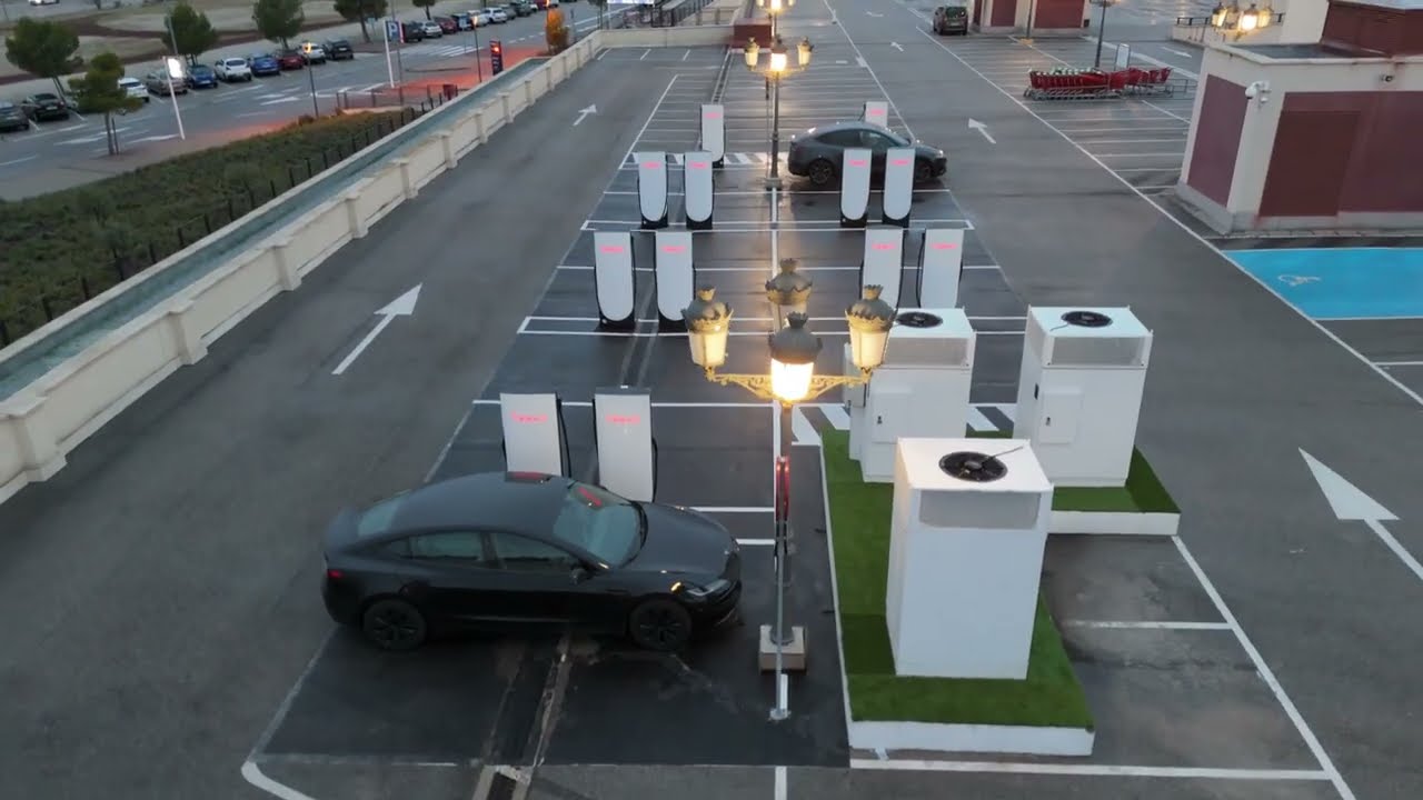 Vista aérea Supercharger Majadahonda, Madrid - Gran Plaza - 4K HDR