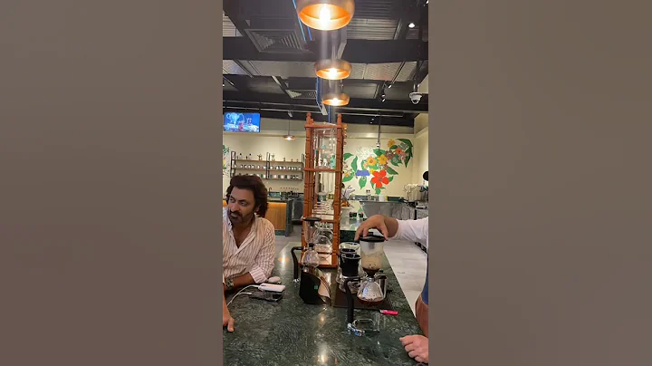 A Science Experiment That Makes Coffee - The Siphon Brewer #baristalife