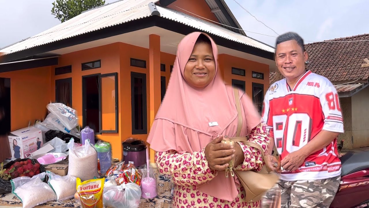 RUMAH BARU PERABOTAN BARU SEMUA SERBA BARU BU ANIS BAHAGIA SEKALI TERIMA KASIH DONATUR DERMAWAN