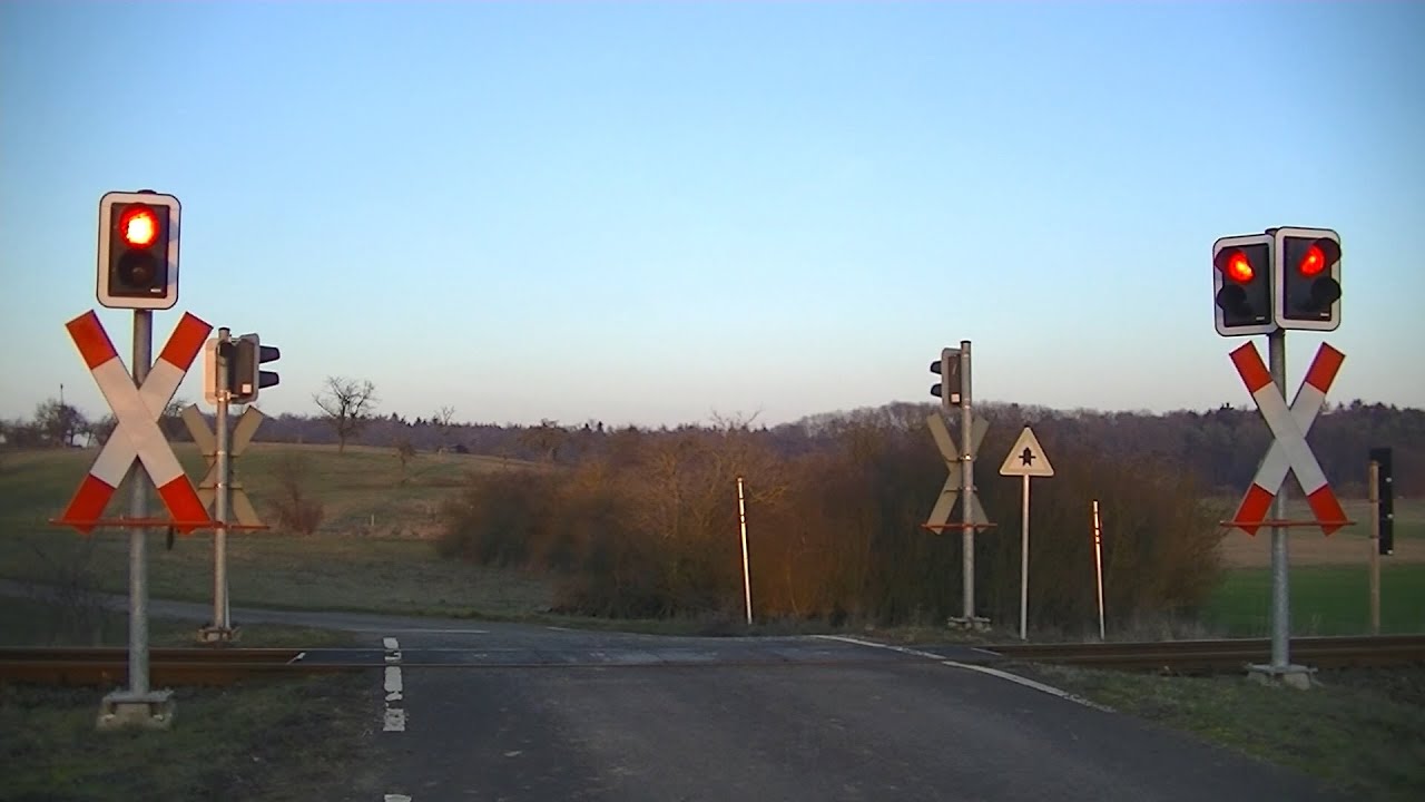 Spoorwegovergang Langsdorf (D) // Railroad crossing // Bahnübergang
