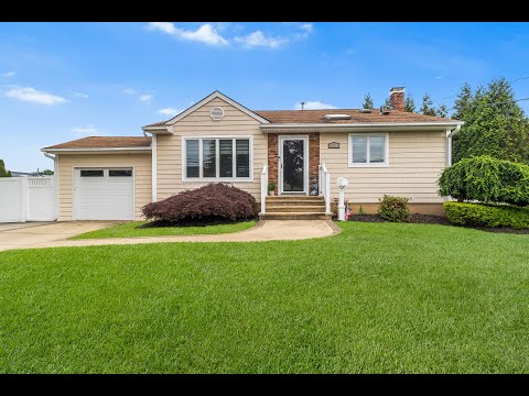 270 Farmers Ave, Lindenhurst, NY home video tour