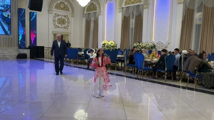 Жетілген ананы қалың қауым қағып алады