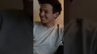 harry be like : louis really went for it