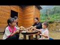 Two single mothers blocked the stream to catch fish. A warm meal for two families