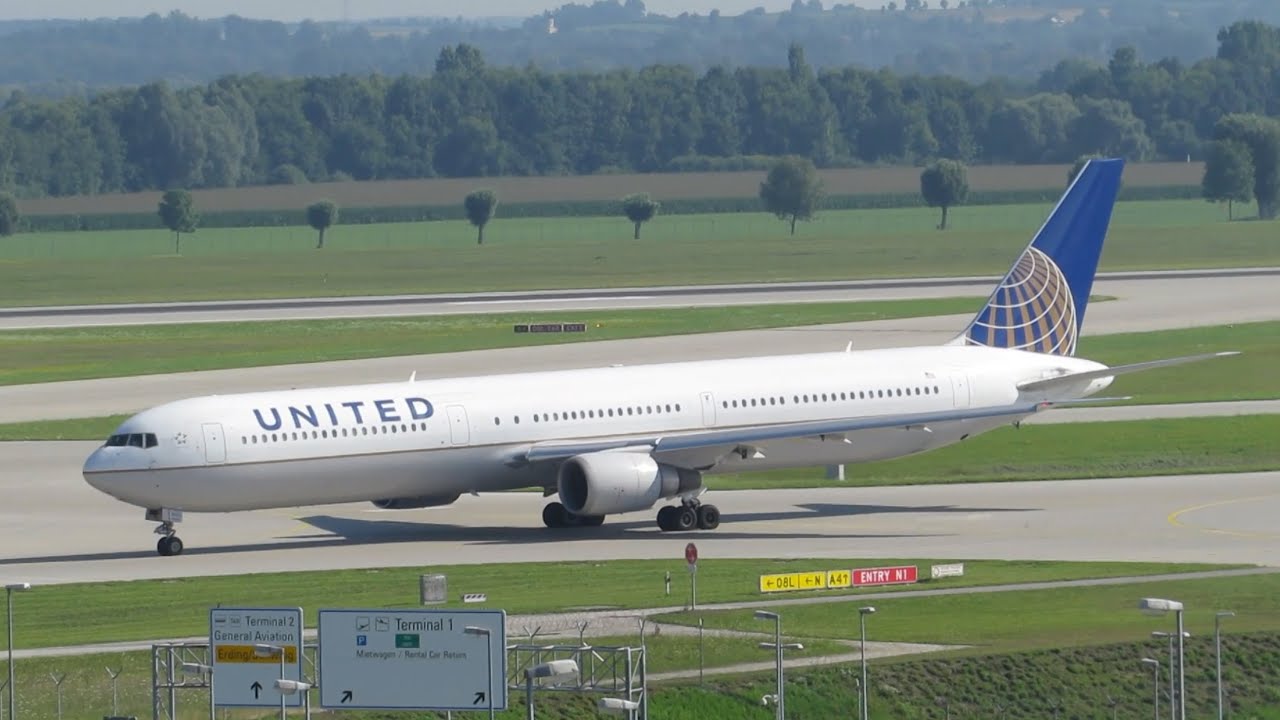 United Airlines Boeing 767-424/ER Flight UA105 from Munich to Houston Texas N76065