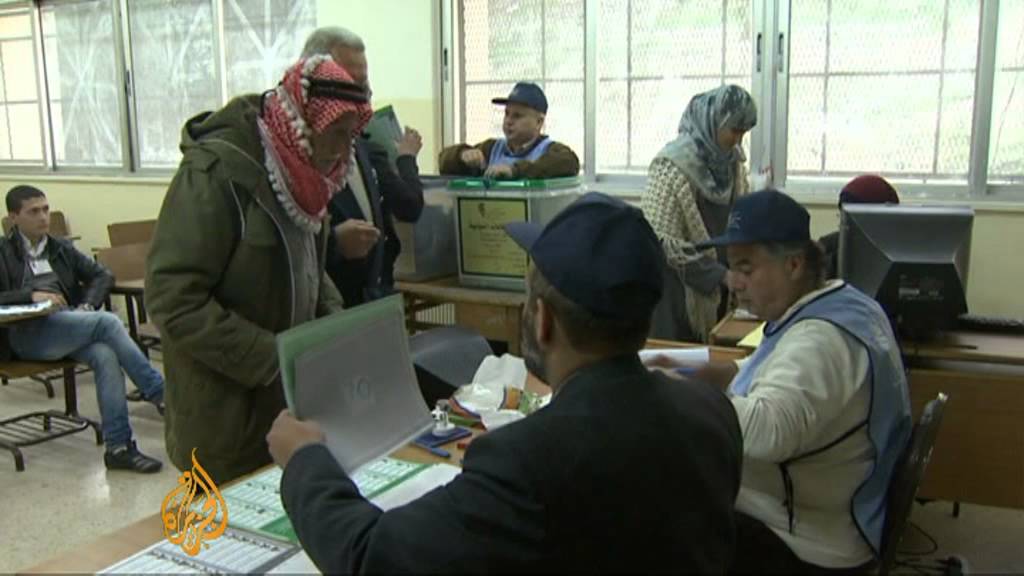 الأردنيون يصوتون في انتخابات البرلمان وسط مقاطعة
