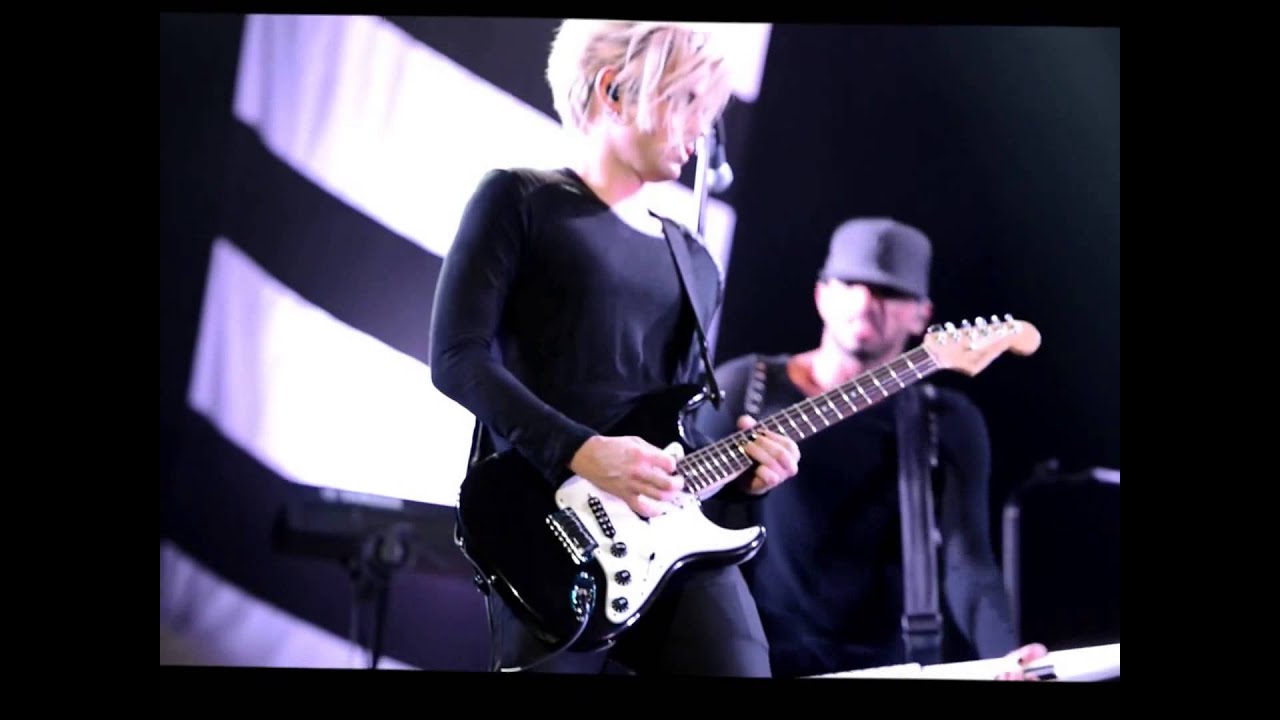 Great guitar playing by Tommy Joe Ratliff