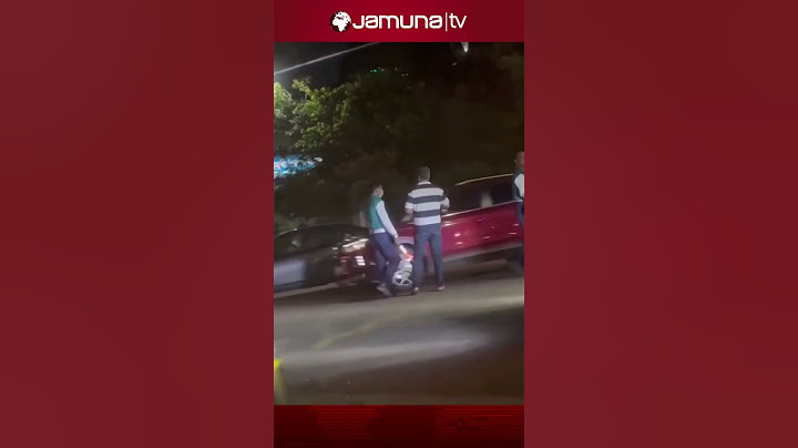 ছিনতাইয়ের পর চাপাতি হাতে পুলিশের সামনে দিয়ে চলে গেল ছিনতাইকারী #dhaka #robbery #bdpolice #jamunatv