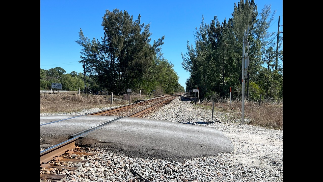 Amtrak Floridian With Phase Vl Charger Leading and PhaseVll Baggage Following