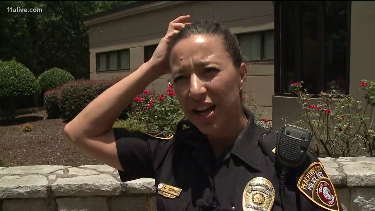 Suspects posed as Walmart workers to try and steal from store, police say - YouTube