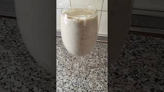 Breakfast in a glass | Apple and chia seeds smoothie
