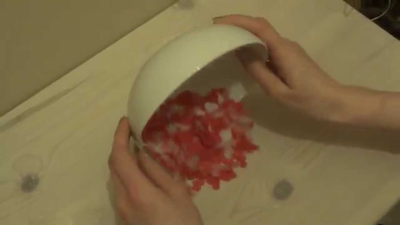Heart confetti in red and white (small bag of 1000 pieces)
