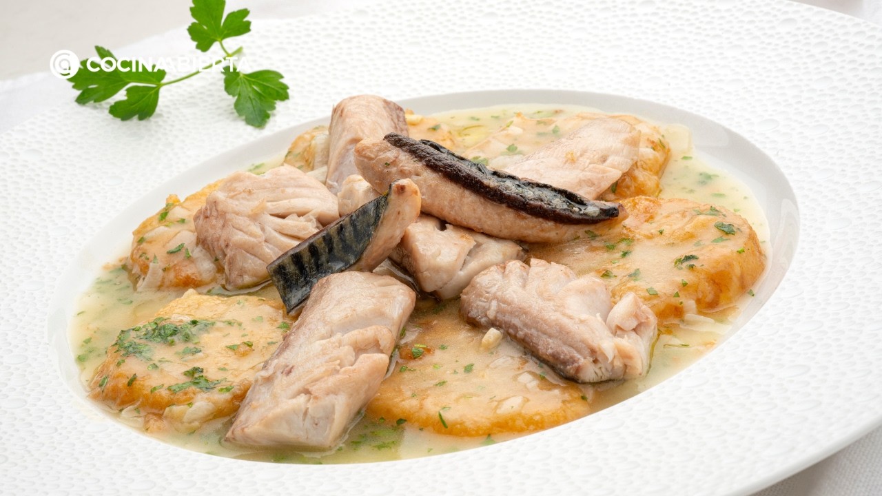 Así cocina Karlos Arguiñano el verdel con patatas a la importancia