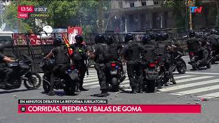 Corridas y balas de goma frente al Congreso