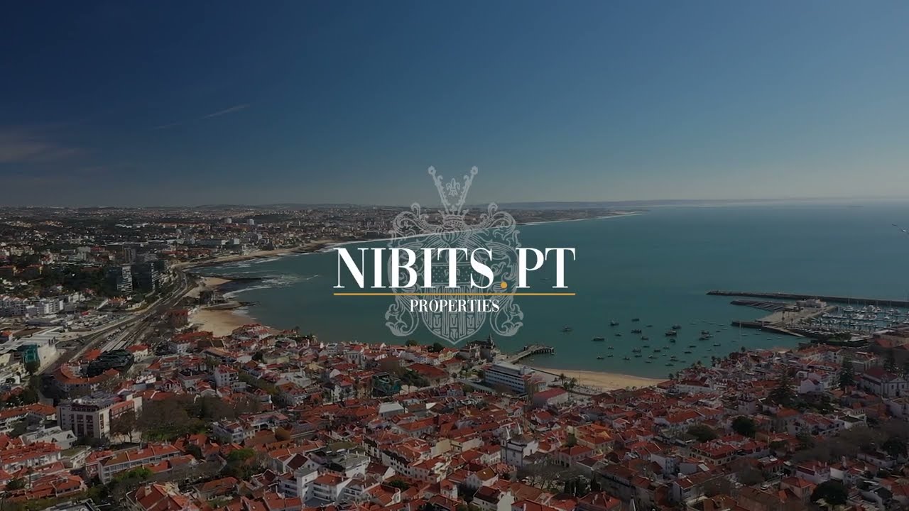 T3 - Penthouse in the Historical Center of Cascais, Portugal