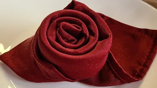 Как красиво сложить салфетки для сервировки стола. Роза из салфетки. Rose from a table napkin.