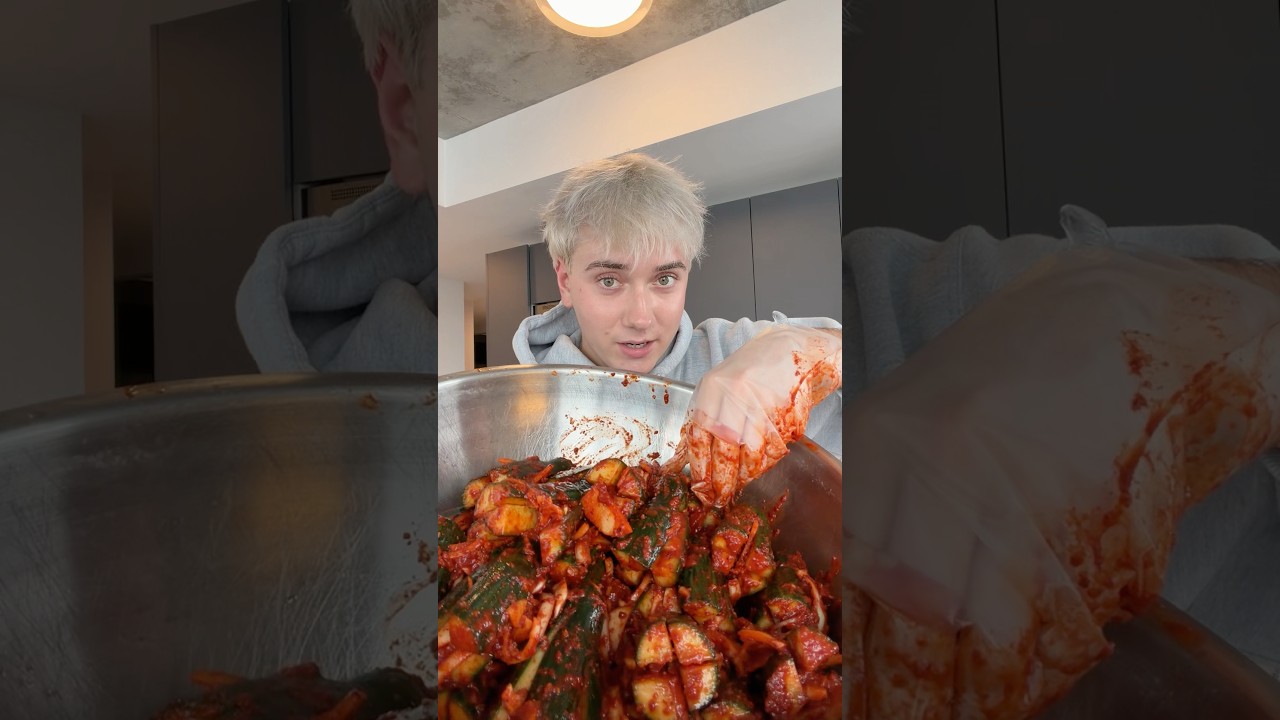 Огромная порция кимчи из фаршированных огурцов (ой-собаги).