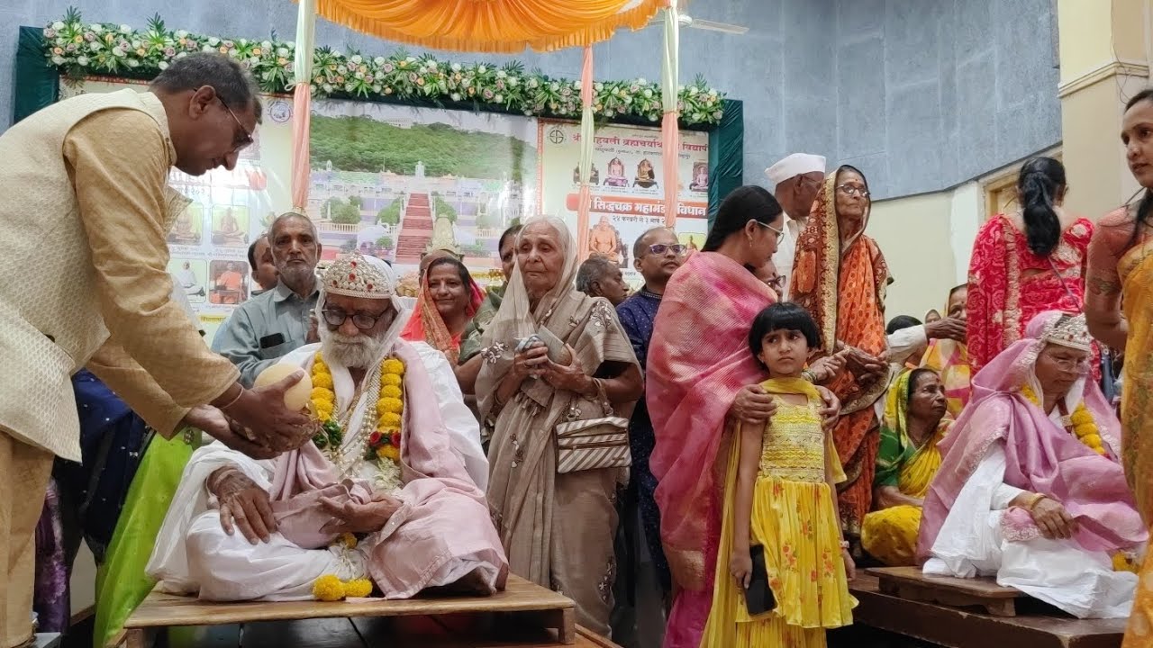 27 February 2026 गोदभराई श्री अतिशय क्षेत्र बाहुबली कुंभोज #वैराग्य  #jaindharm #shorts 