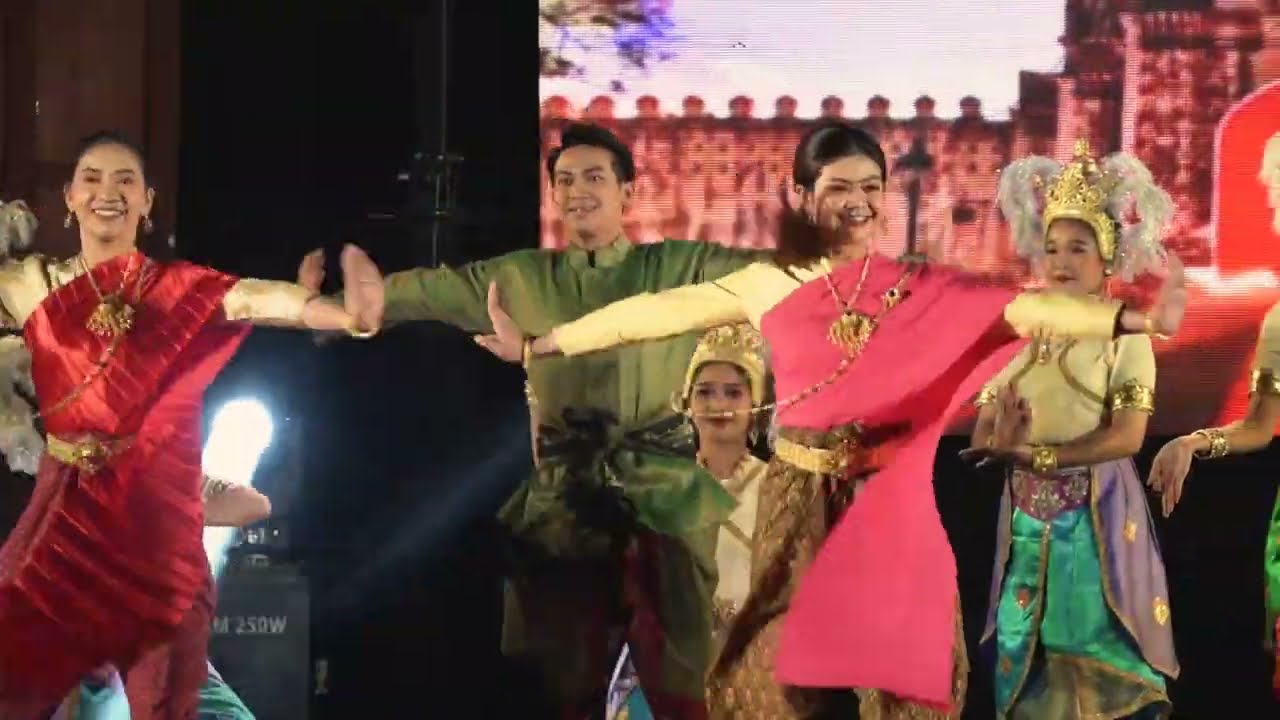 การแสดงเทิดพระเกียรติสมเด็จพระนารายณ์มหาราช โดย อาจารย์ภูกิจ พาสุนันท์