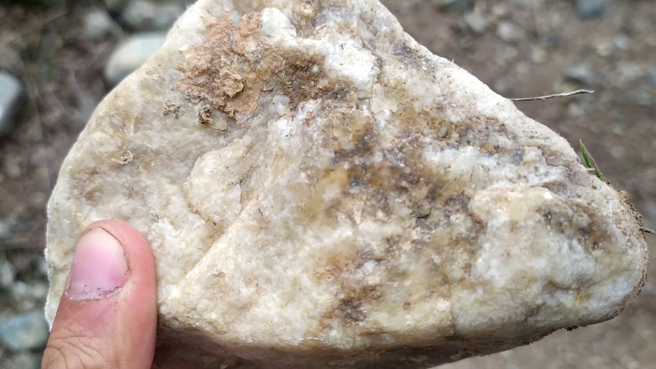 Finding quartz that contains gold