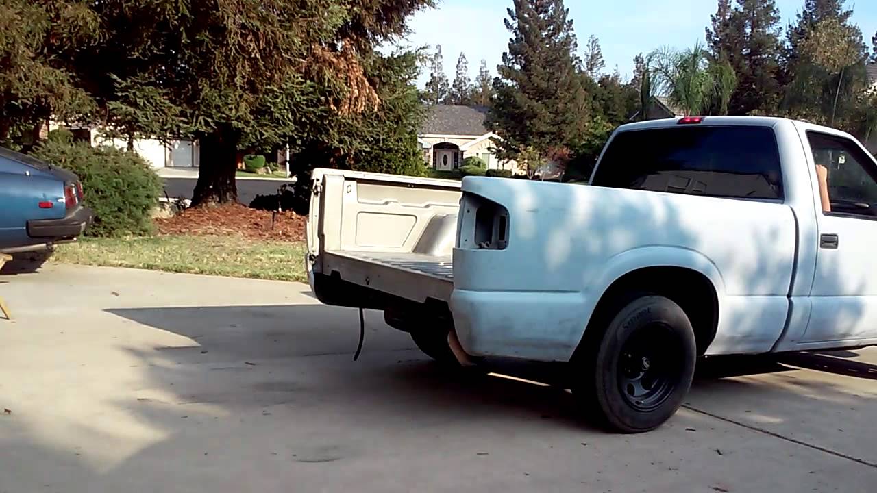 Chevrolet s10 straight pipes - YouTube