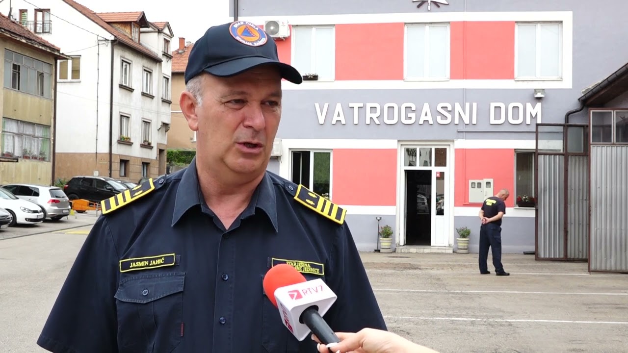 Tuzlanski vatrogasci pomagali u gašenju požaru na deponiji u Kladnju