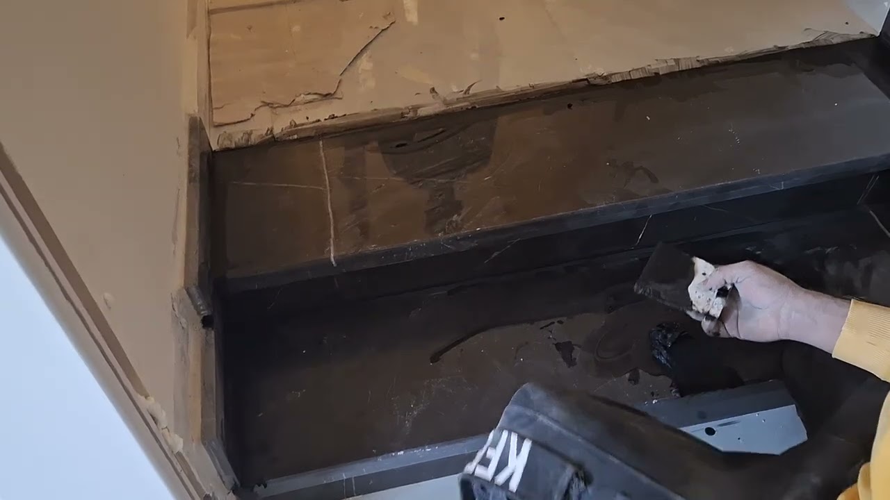 تركيب طباعه رخام  للبلكونات لحمايه من المطر خالد عز للتشطيبات ٠١٠٢٣٠٦٣٣٣٣