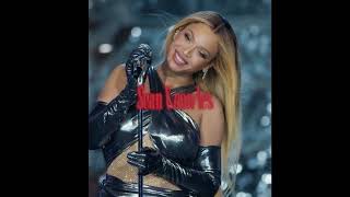 She Knows. Sean Knowles.