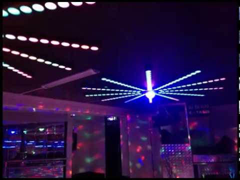 decoracion de discoteca con luces de neon y led