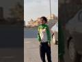 ضحك الطفل الصغير 