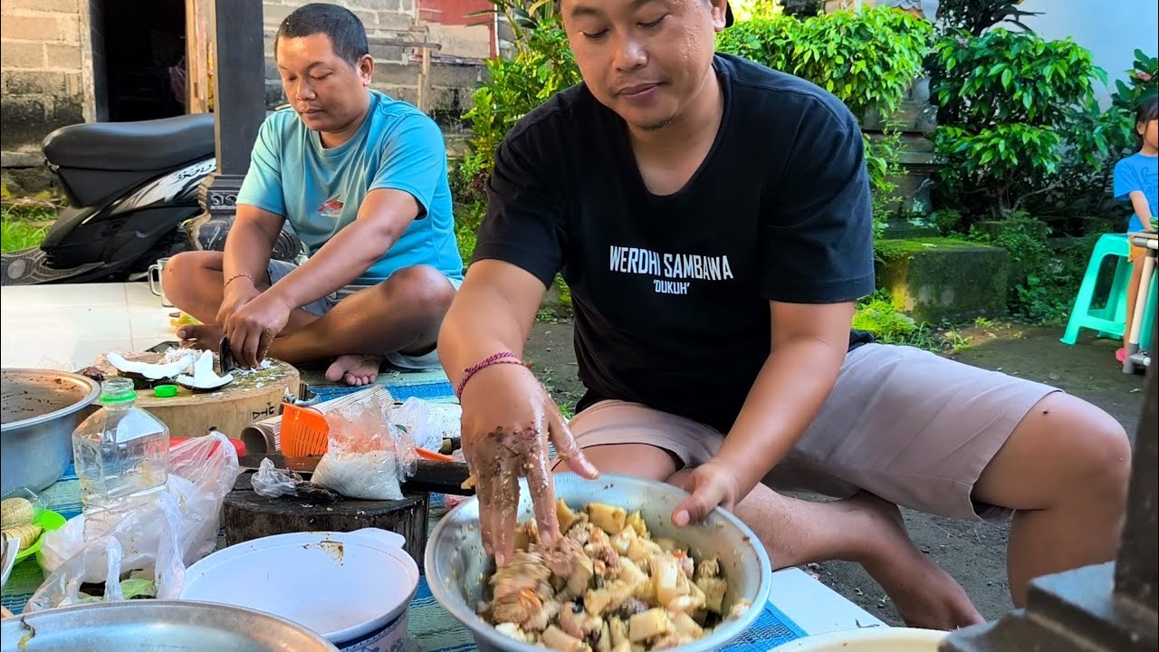 Mengolah Daging Babi Menjadi Beberapa Masakan Khas Bali
