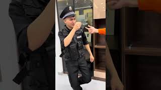 SH - Tù nhân có cánh tay co giãn || Prisoner and Police and Stretched Arm #shorts