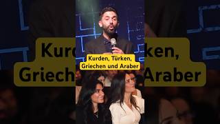 Türken, Kurden, Griechen und Araber. Auf unseren Shows wird gemeinsam gelacht ❤️🤝🌍 Mehr auf Tour🎤