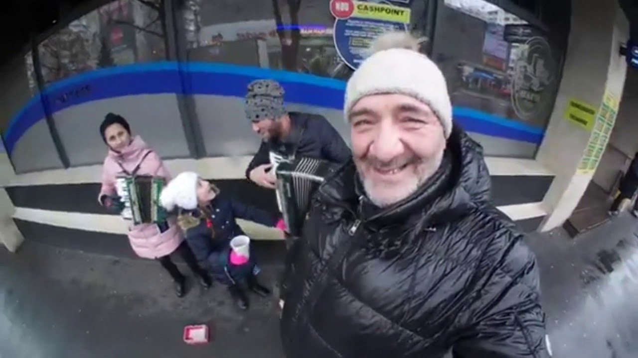 COLINDATORI IN FAMILIE DE LA BISTRITA