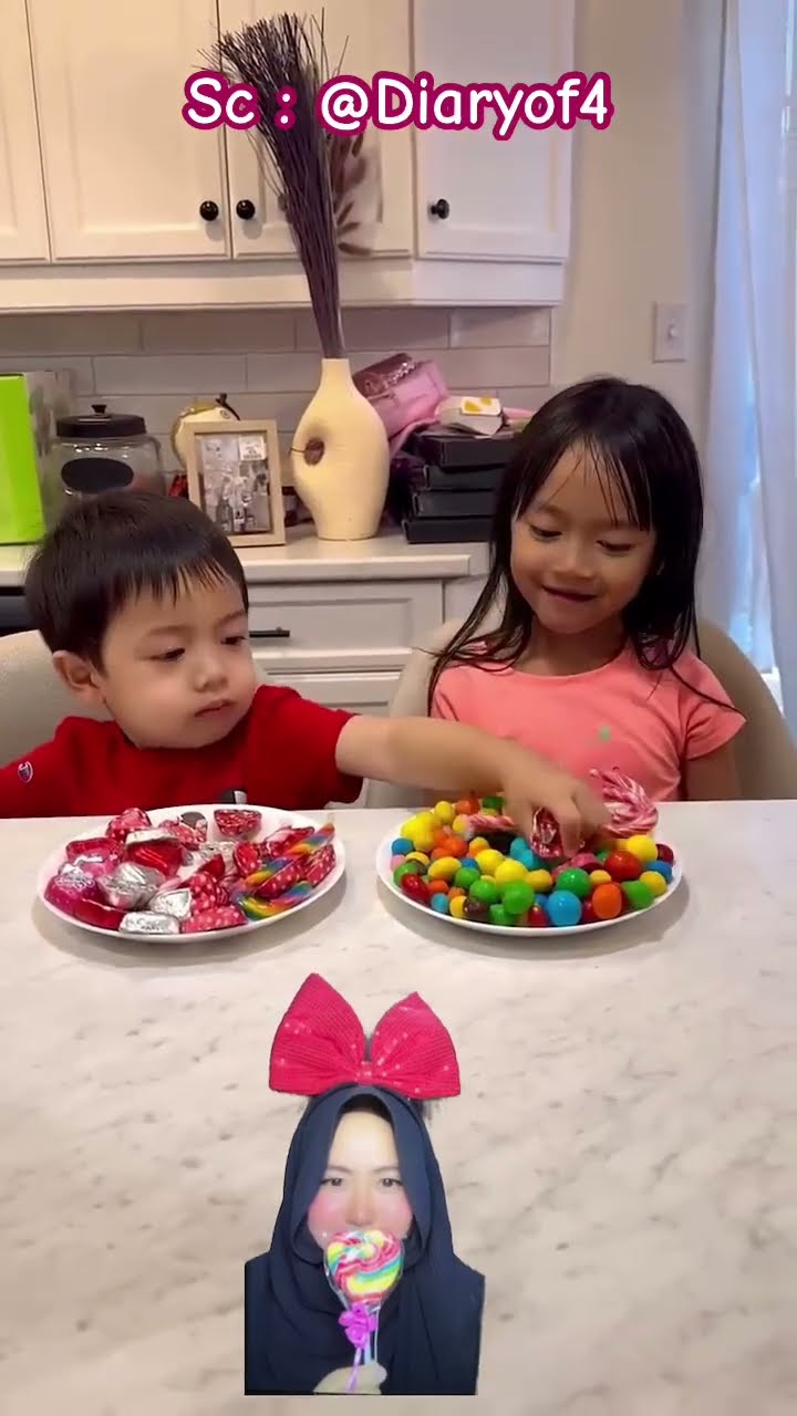 KAKAK AMBIL PERMEN ADIK ⁉️ tapi ADIK ambil permen kakak juga ??@Diaryof4 #shorts #funny #dubbing