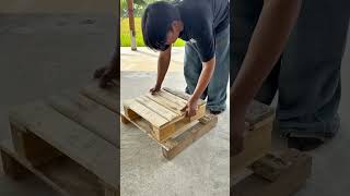 Turning a basic pallet into the perfect  lounge chair! 🪵🔨 Who knew upcycling could look this good?
