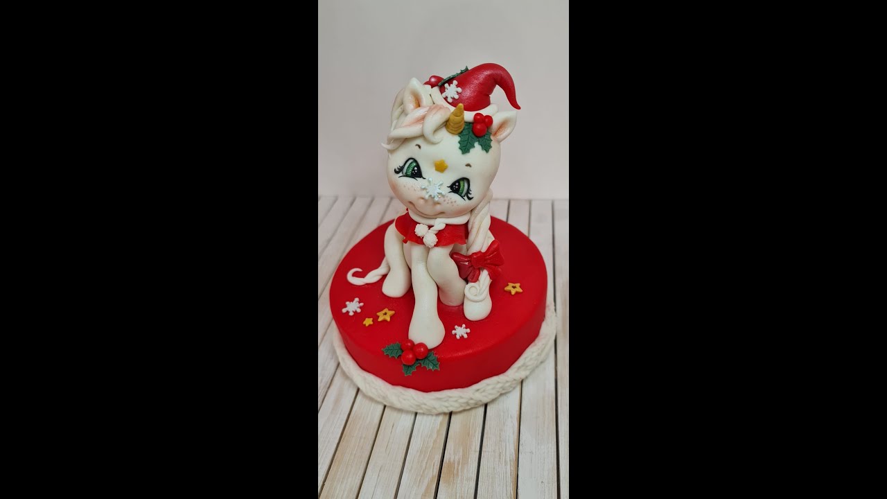 Tutorial Unicorno Natalizio su pasta di zucchero Emy Model realizzato da Sara Stefanelli.