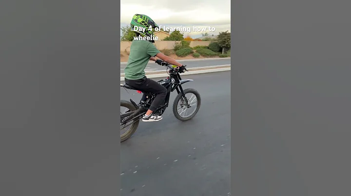 Day 4 of learning how to wheelie 🔥🔥 #surron #electricdirtbike #surronx #wheelie #fyp #fypage