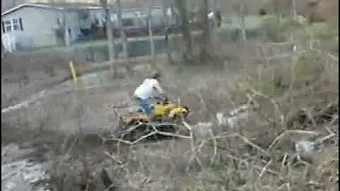 redneck chris weekley playin in his home made mud ...