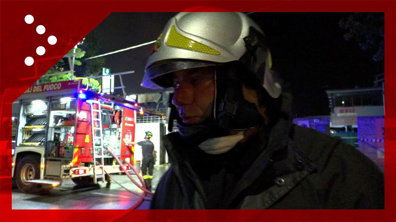 Padova, in fiamme un capannone nella zona industriale: il punto dei Vigili del Fuoco