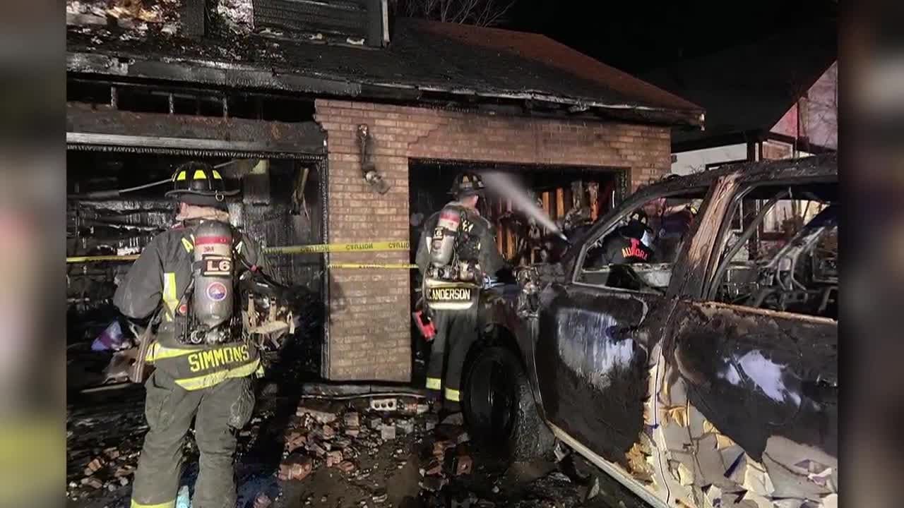 WATCH: Firefighters battle house fire in Aurora - YouTube