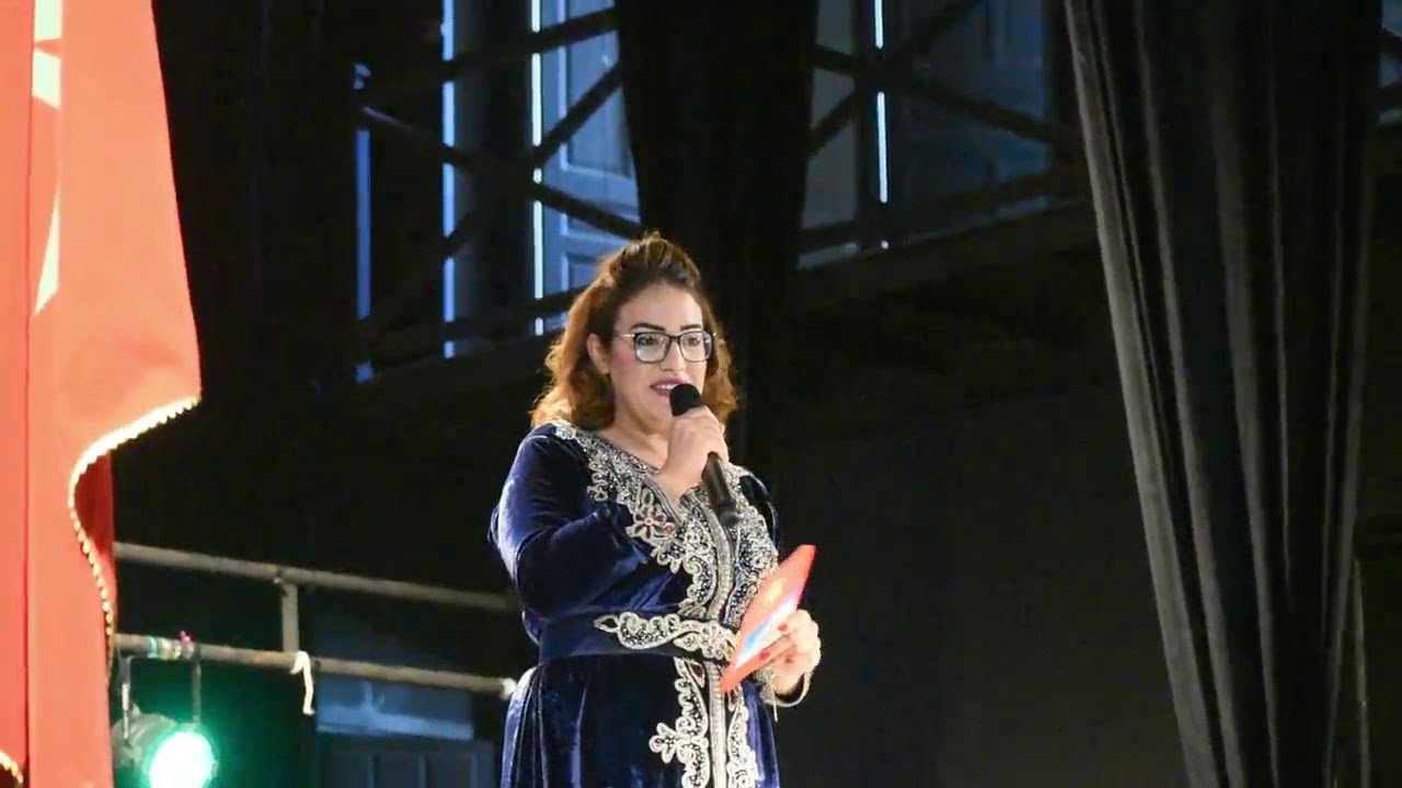 طريقة رائعة لتقديم حفل مدرسي على خشبة مسرح عفيفي بالجديدة