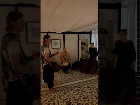 Video: Finn Juhl -taidetta houkutteleva huonekokoelma