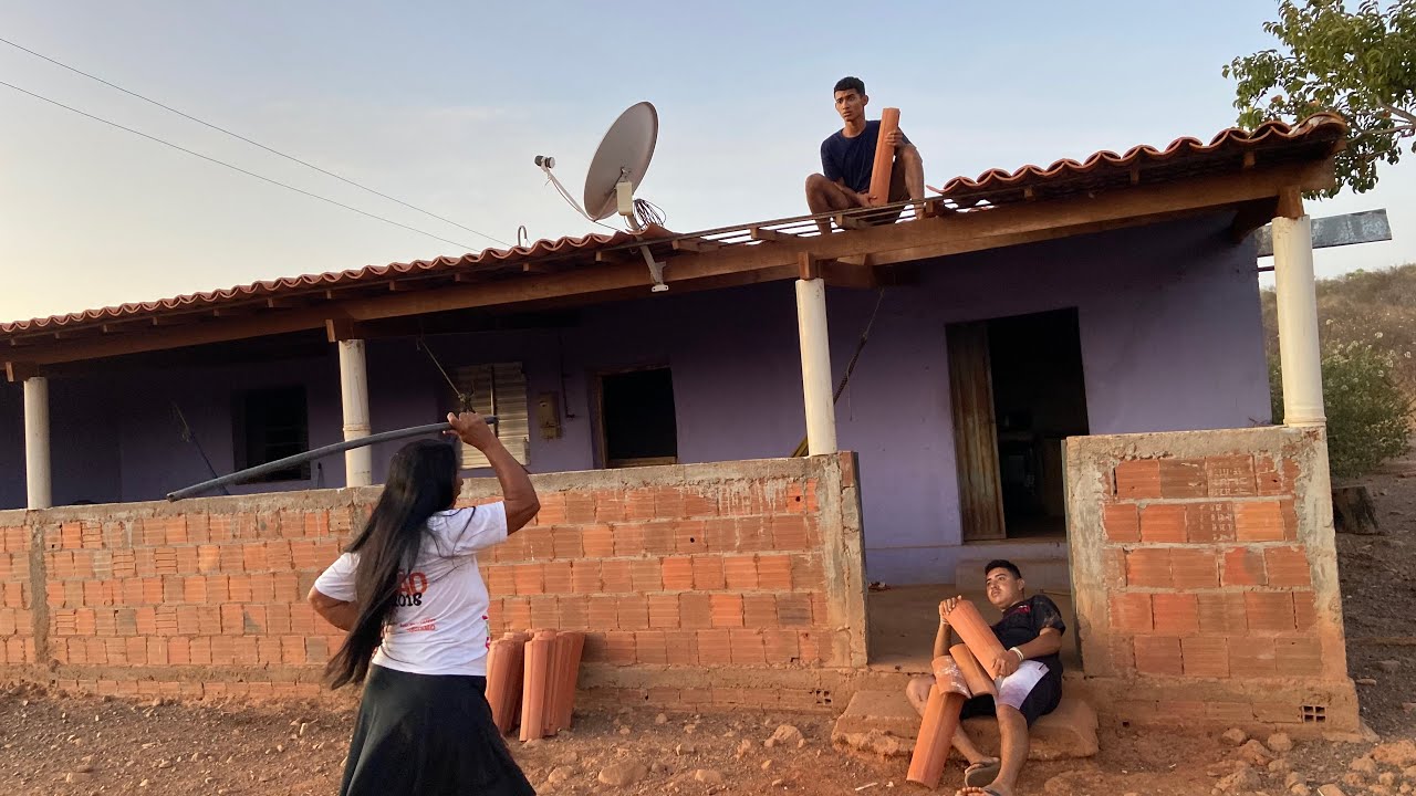 BRUTINHO DESTR0l A CASA DE VOVÓ E SE DA MAL