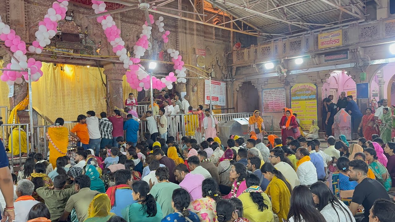 आज रविवार को रात्रि में बरसाना धाम बड़ी परिक्रमा दर्शन राधे राधे #barsana #radharani #parikrma #yt 