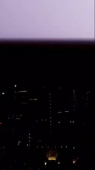 The sound of thunder under the darkness of the dark night ⚡⛈️🌌Scenic view