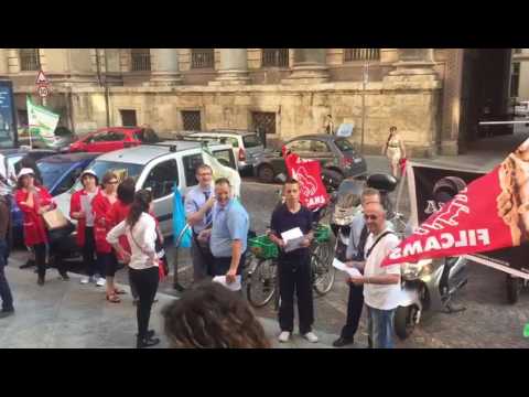 Manifestazione dei lavoratori eterni per Reale Mutua a Torino