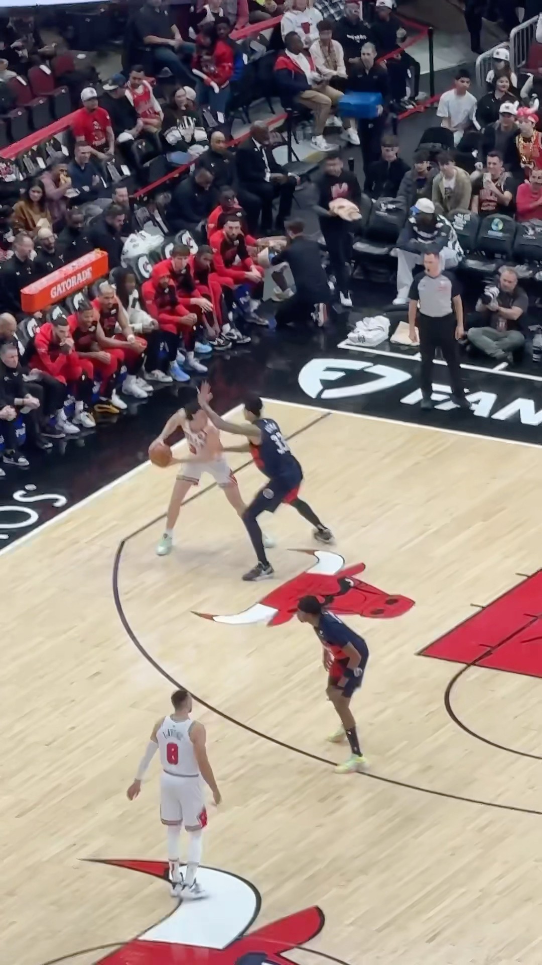 GIDDEY WITH THE DIME?  #nba #bulls #fexr