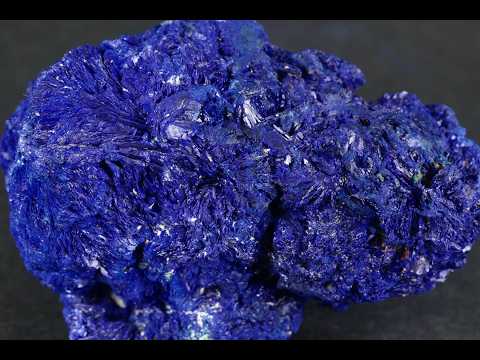 アズライト (藍銅鉱) 原石 108g / Azurite - YouTube